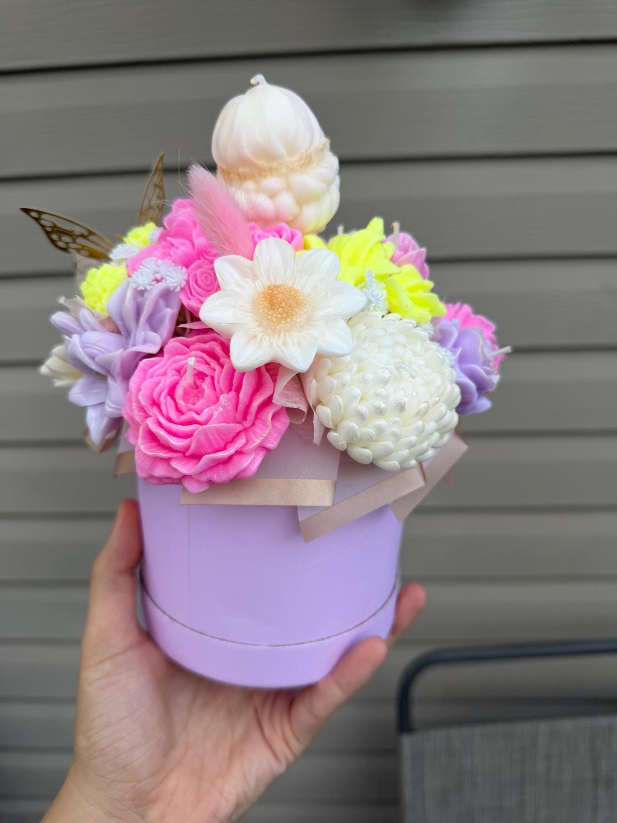 Buste femme couronne dorée en cire | Gold Crown Candle Bust | Bouquet fleurs soja luxe | Handmade Art Gift Canada