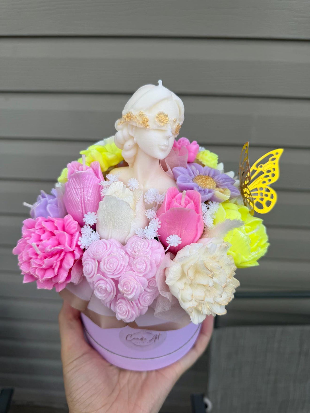 Buste femme couronne dorée en cire | Gold Crown Candle Bust | Bouquet fleurs soja luxe | Handmade Art Gift Canada