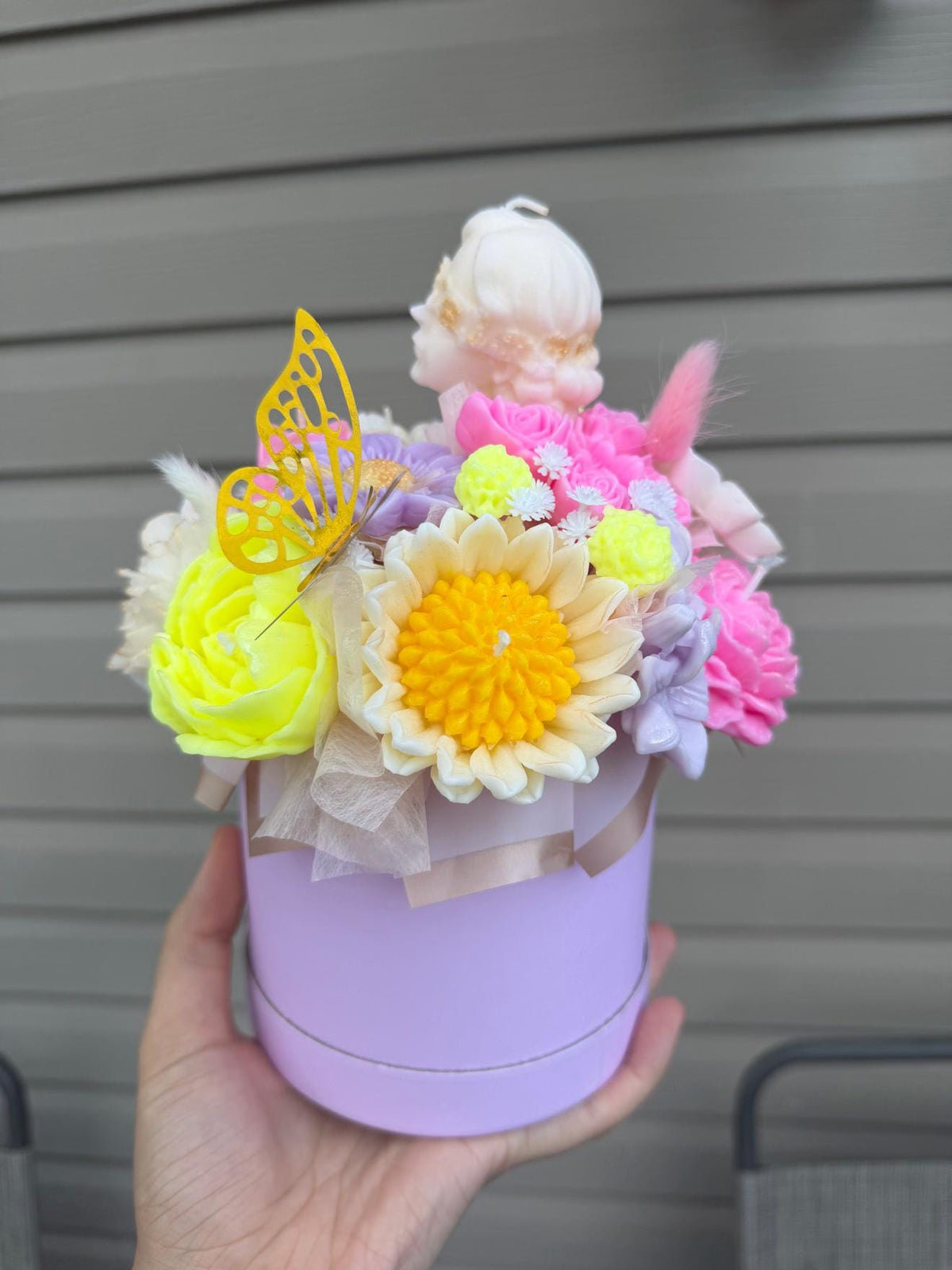Buste femme couronne dorée en cire | Gold Crown Candle Bust | Bouquet fleurs soja luxe | Handmade Art Gift Canada